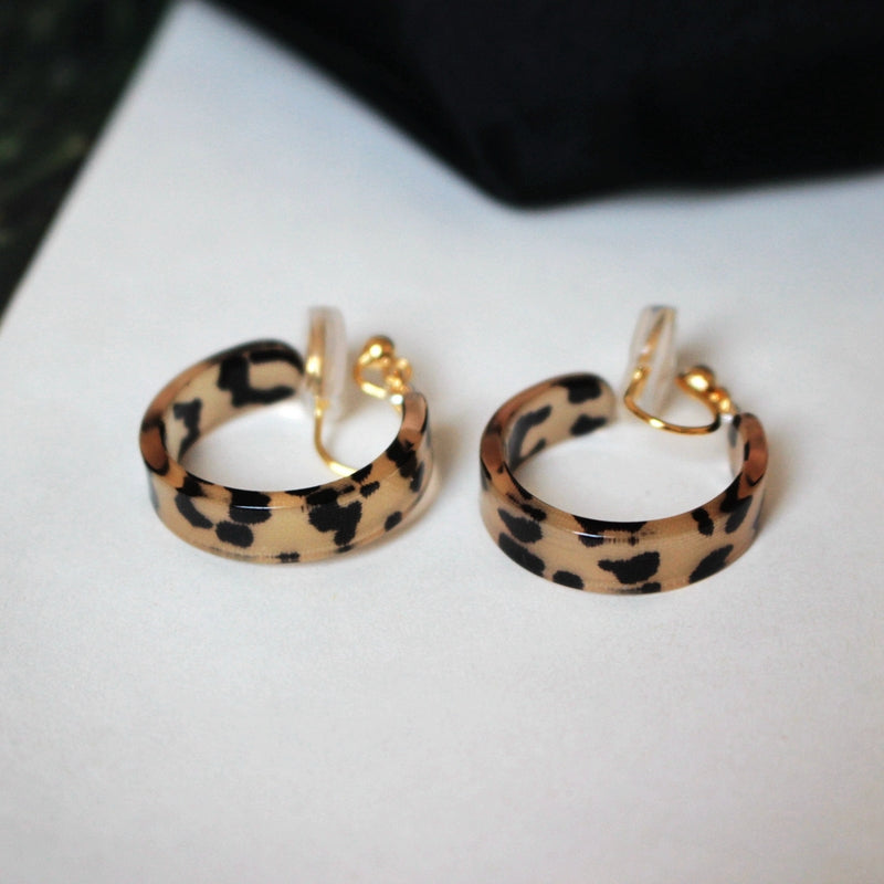 Leopard clear clip earring/M-165